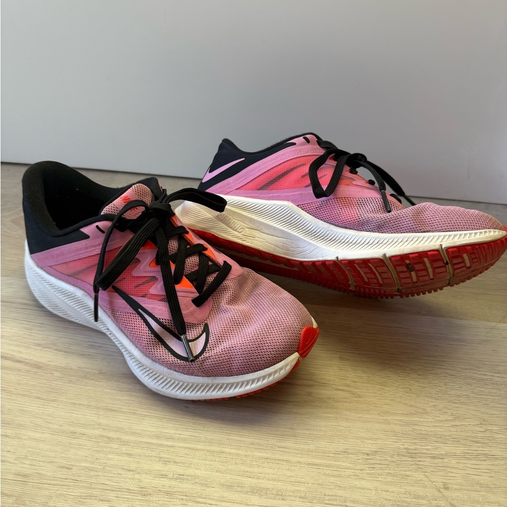 Nike Women's Pink Quest 3 Running Shoes Size 6